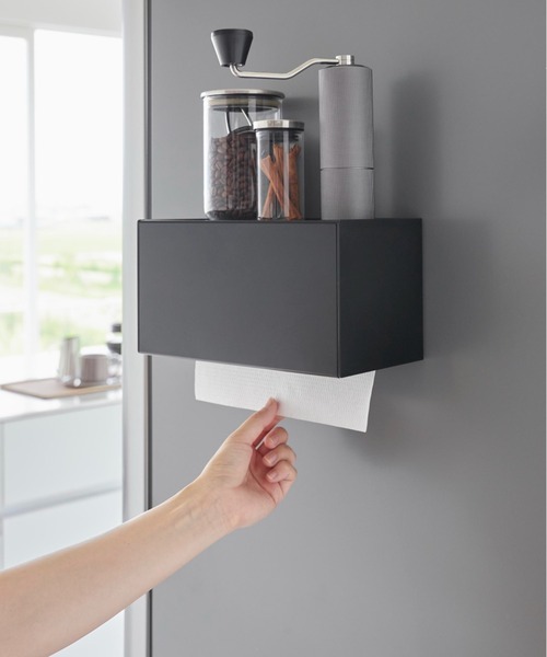 tower（タワー）の「tower(タワー) マグネットトレー付きペーパータオルディスペンサー（キッチン収納・レディース・ホワイト/ブラック・ONE SIZE）」の2枚目の写真