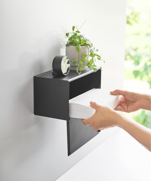 tower（タワー）の「tower(タワー) マグネットトレー付きペーパータオルディスペンサー（キッチン収納・レディース・ホワイト/ブラック・ONE SIZE）」の5枚目の写真