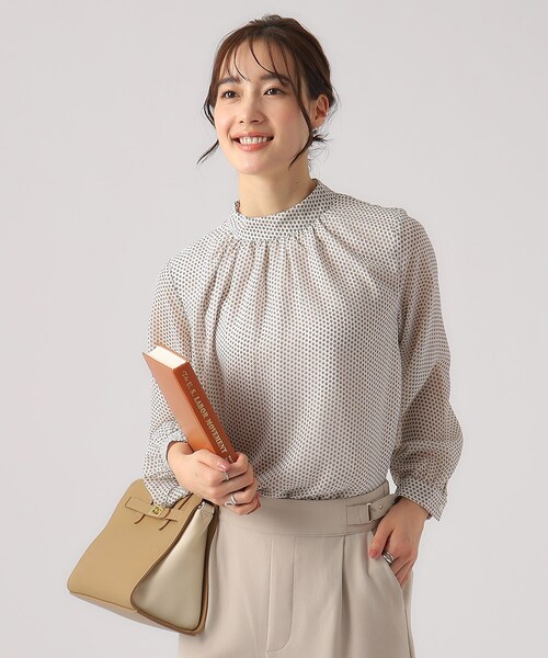 DRESKIP（ドレスキップ）の「◆【無理せずキレイ/イージーケア】上品なシアー感 アソート幾何柄 ハイネックブラウス（シャツ/ブラウス・レディース・ライトグリーン/アイボリー/ブラック系/ホワイト系3・02/03/04）」の2枚目の写真