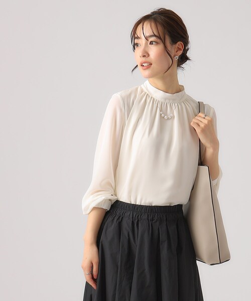 DRESKIP（ドレスキップ）の「◆【無理せずキレイ/イージーケア】上品なシアー感 アソート幾何柄 ハイネックブラウス（シャツ/ブラウス・レディース・ライトグリーン/アイボリー/ブラック系/ホワイト系3・02/03/04）」の5枚目の写真