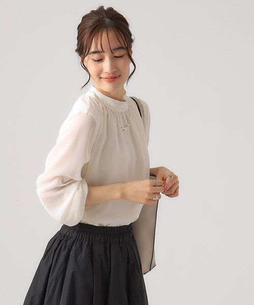 DRESKIP（ドレスキップ）の「◆【無理せずキレイ/イージーケア】上品なシアー感 アソート幾何柄 ハイネックブラウス（シャツ/ブラウス・レディース・ライトグリーン/アイボリー/ブラック系/ホワイト系3・02/03/04）」の6枚目の写真