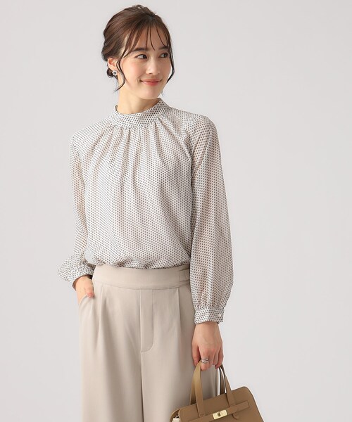 DRESKIP（ドレスキップ）の「◆【無理せずキレイ/イージーケア】上品なシアー感 アソート幾何柄 ハイネックブラウス（シャツ/ブラウス・レディース・ライトグリーン/アイボリー/ブラック系/ホワイト系3・02/03/04）」の17枚目の写真