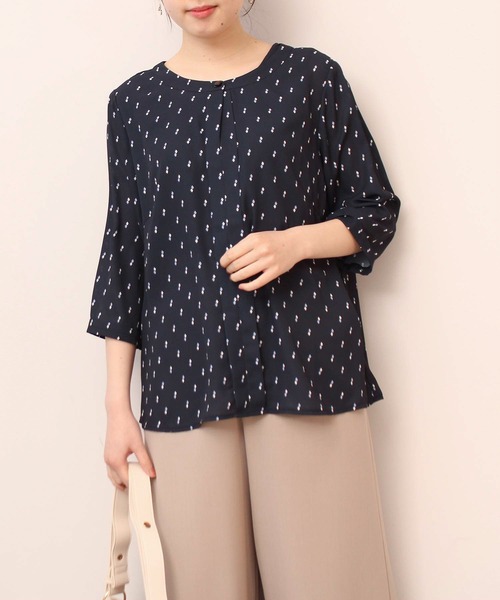 fleur by mint breeze(フルールバイミントブリーズ)の「【L~5L 大きいサイズ】フロンド タック ブラウス(シャツ/ブラウス・レディース・ネイビー/オフホワイト/ブラック/ブルー/サックスブルー・3L/4L/LL/5L/L)」の4枚目の写真