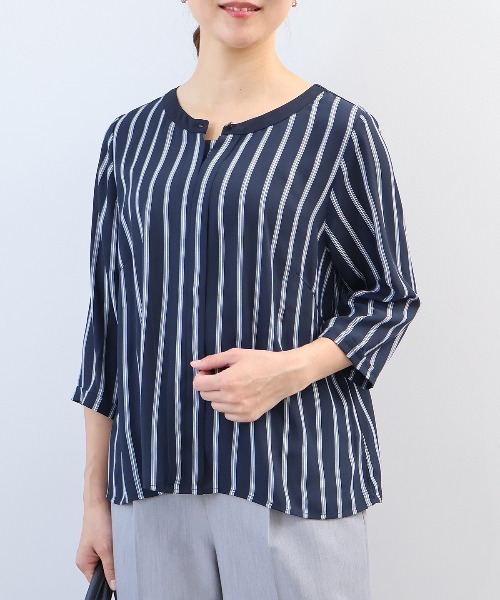 fleur by mint breeze(フルールバイミントブリーズ)の「【L~5L 大きいサイズ】フロンド タック ブラウス(シャツ/ブラウス・レディース・ネイビー/オフホワイト/ブラック/ブルー/サックスブルー・3L/4L/LL/5L/L)」の5枚目の写真