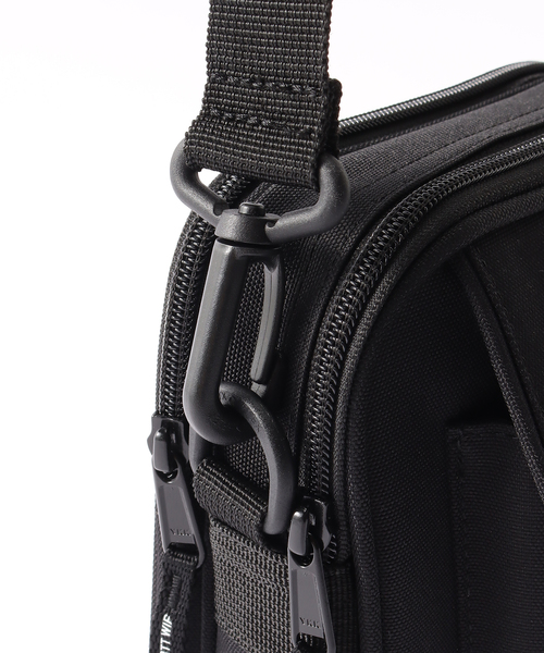 Carhartt WIP(カーハートダブリューアイピー)の「【CARHARTT WIP / カーハート ダブリューアイピー】ESSENTIALS BAG SMALL(ショルダーバッグ・メンズ・ブラック・FREE)」の2枚目の写真