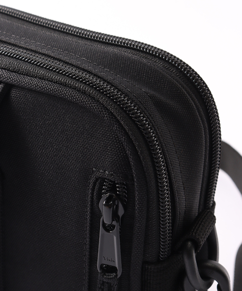 Carhartt WIP(カーハートダブリューアイピー)の「【CARHARTT WIP / カーハート ダブリューアイピー】ESSENTIALS BAG SMALL(ショルダーバッグ・メンズ・ブラック・FREE)」の4枚目の写真