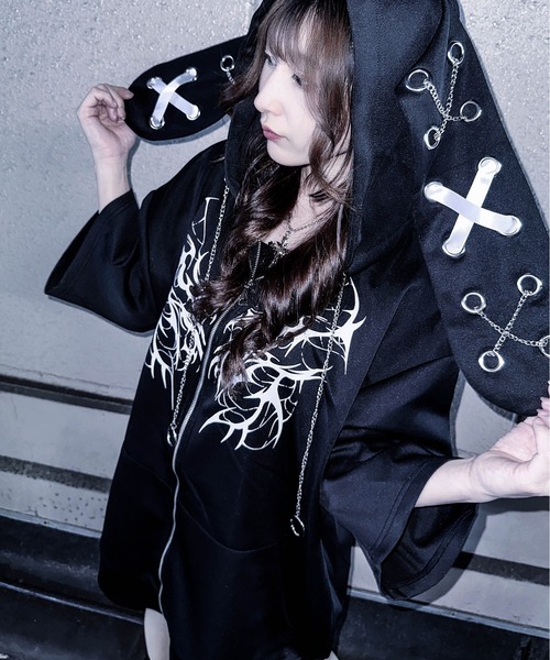 JOHN'S CLOSET(ジョンズクローゼット)の「【13】トライバルプリント うさ耳フルジップパーカー(パーカー・メンズ・ブラック/サックスブルー/ホワイト・MEDIUM/LARGE)」の2枚目の写真