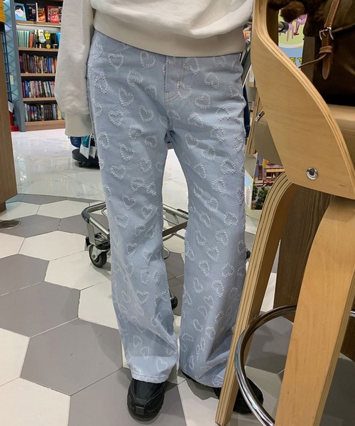 LAFFMO（ラフモ）の「ハート刺繍デニムパンツ（デニムパンツ・レディース・ライトブルー・S/M/L）」の3枚目の写真