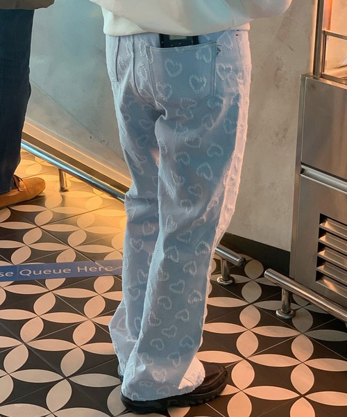 LAFFMO（ラフモ）の「ハート刺繍デニムパンツ（デニムパンツ・レディース・ライトブルー・S/M/L）」の4枚目の写真