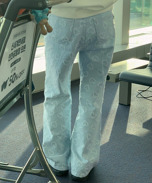 LAFFMO（ラフモ）の「ハート刺繍デニムパンツ（デニムパンツ・レディース・ライトブルー・S/M/L）」の7枚目の写真