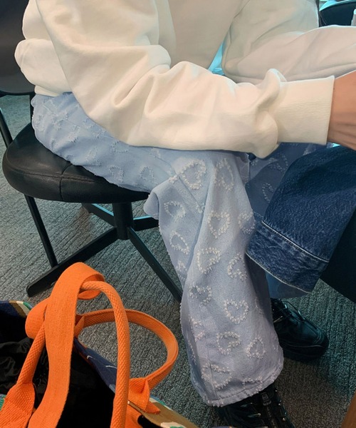 LAFFMO（ラフモ）の「ハート刺繍デニムパンツ（デニムパンツ・レディース・ライトブルー・S/M/L）」の8枚目の写真