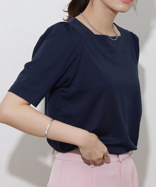Pierrot(ピエロ)の「接触冷感スクエアネックパフスリーブTシャツ(Tシャツ/カットソー・レディース・ネイビー/オフホワイト/ライトブルー/ブラック・L/M)」の4枚目の写真