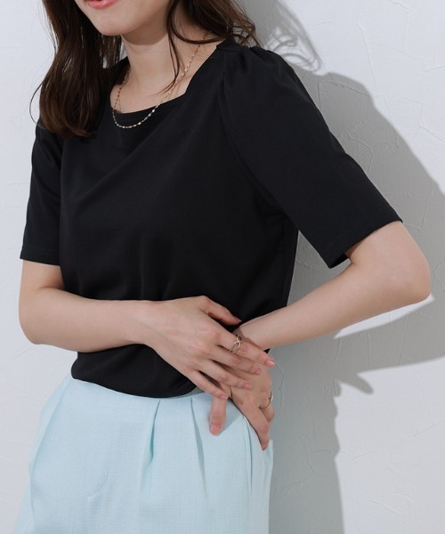Pierrot(ピエロ)の「接触冷感スクエアネックパフスリーブTシャツ(Tシャツ/カットソー・レディース・ネイビー/オフホワイト/ライトブルー/ブラック・L/M)」の6枚目の写真