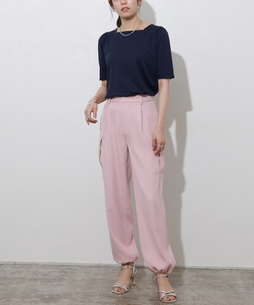 Pierrot(ピエロ)の「接触冷感スクエアネックパフスリーブTシャツ(Tシャツ/カットソー・レディース・ネイビー/オフホワイト/ライトブルー/ブラック・L/M)」の16枚目の写真