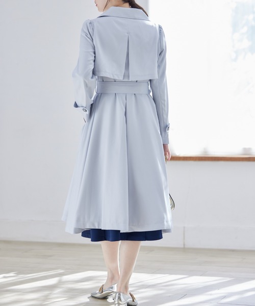 tocco closet(トッコ クローゼット)の「ウエストりぼん付きヨーク切り替えフレアトレンチコート(トレンチコート・レディース・サックスブルー/ネイビー/ベージュ・M)」の10枚目の写真