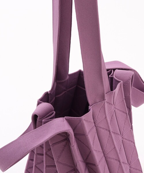 NOLLEY’S（ノーリーズ）の「【amicom/アミコム】ORIGAMI PLEATS M（ショルダーバッグ・レディース・ブラック/ラベンダー/ベージュ・FREE）」の11枚目の写真