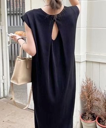 バックデザイン ニットワンピース