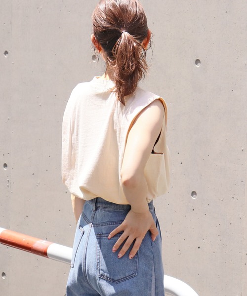 tiptop（ティップトップ）の「ピグメント加工タックノースリーブカットソー（タンクトップ・レディース・サックスブルー/ブラック系その他/アイボリー・FREE）」の17枚目の写真