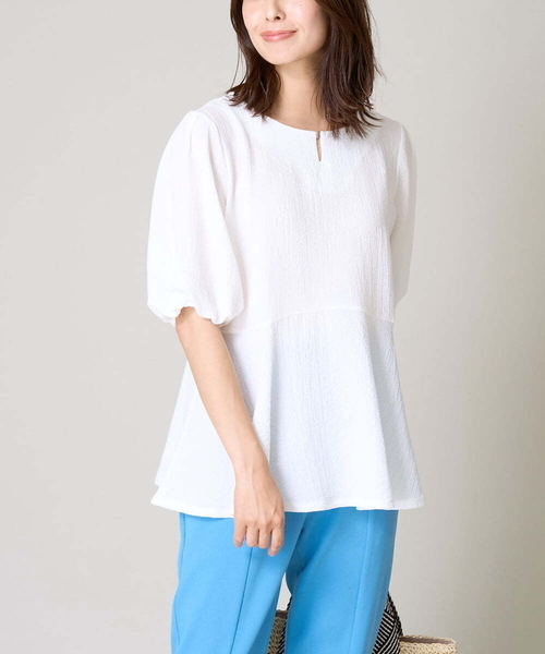 a.v.v(アーヴェヴェ)の「【イージーケア】ペプラムトップス(Tシャツ/カットソー・レディース・ブラック/グレー系その他/ホワイト・34/36/38/40/42)」の2枚目の写真