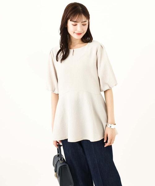 a.v.v(アーヴェヴェ)の「【イージーケア】ペプラムトップス(Tシャツ/カットソー・レディース・ブラック/グレー系その他/ホワイト・34/36/38/40/42)」の21枚目の写真