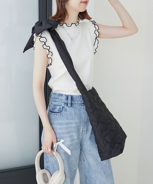 MAJESTIC LEGON(マジェスティックレゴン)の「【WEB限定アイテム】ハートキルティングリボンバッグ(ショルダーバッグ・レディース・ブラック/アイボリー・FREE)」の7枚目の写真