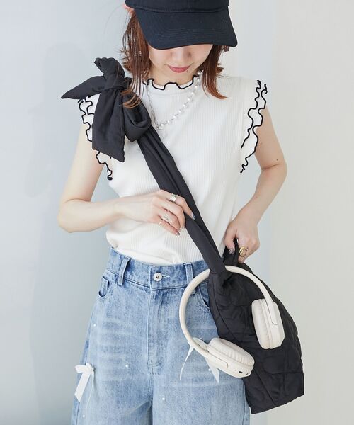 MAJESTIC LEGON(マジェスティックレゴン)の「【WEB限定アイテム】ハートキルティングリボンバッグ(ショルダーバッグ・レディース・ブラック/アイボリー・FREE)」の8枚目の写真