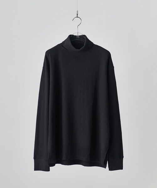 tk.TAKEO KIKUCHI（ティーケータケオキクチ）の「◆【WEB限定】ワッフルクルーネック＆タートルネックカットソー（Tシャツ/カットソー・メンズ・チャコールグレー/ブラック/ホワイト系1/ブルー系その他2/ブルー系その他/チャコール/ブラック系/ホワイト・01/02/03）」の4枚目の写真