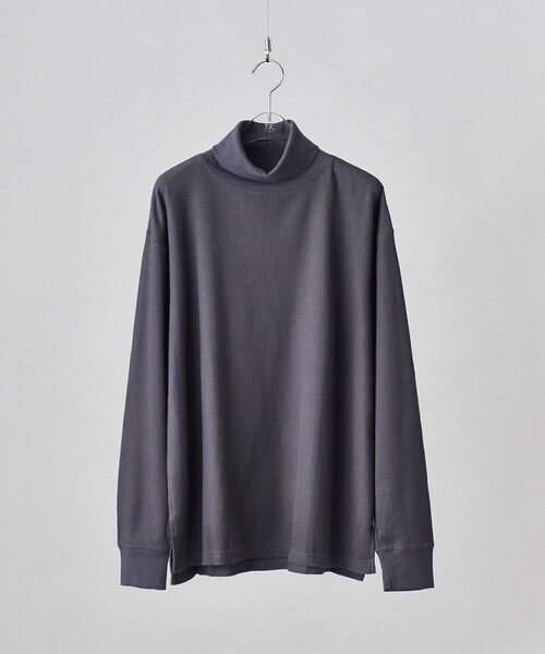 tk.TAKEO KIKUCHI（ティーケータケオキクチ）の「◆【WEB限定】ワッフルクルーネック＆タートルネックカットソー（Tシャツ/カットソー・メンズ・チャコールグレー/ブラック/ホワイト系1/ブルー系その他2/ブルー系その他/チャコール/ブラック系/ホワイト・01/02/03）」の6枚目の写真