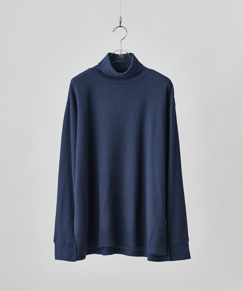 tk.TAKEO KIKUCHI（ティーケータケオキクチ）の「◆【WEB限定】ワッフルクルーネック＆タートルネックカットソー（Tシャツ/カットソー・メンズ・チャコールグレー/ブラック/ホワイト系1/ブルー系その他2/ブルー系その他/チャコール/ブラック系/ホワイト・01/02/03）」の8枚目の写真
