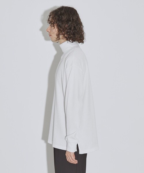 tk.TAKEO KIKUCHI（ティーケータケオキクチ）の「◆【WEB限定】ワッフルクルーネック＆タートルネックカットソー（Tシャツ/カットソー・メンズ・チャコールグレー/ブラック/ホワイト系1/ブルー系その他2/ブルー系その他/チャコール/ブラック系/ホワイト・01/02/03）」の17枚目の写真