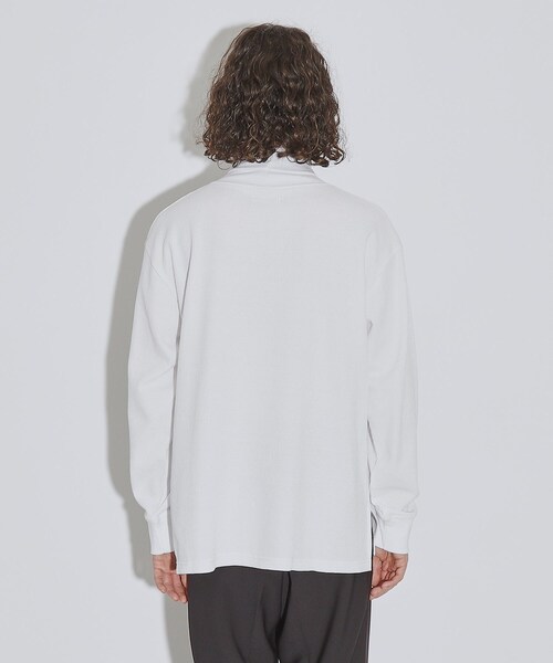 tk.TAKEO KIKUCHI（ティーケータケオキクチ）の「◆【WEB限定】ワッフルクルーネック＆タートルネックカットソー（Tシャツ/カットソー・メンズ・チャコールグレー/ブラック/ホワイト系1/ブルー系その他2/ブルー系その他/チャコール/ブラック系/ホワイト・01/02/03）」の18枚目の写真