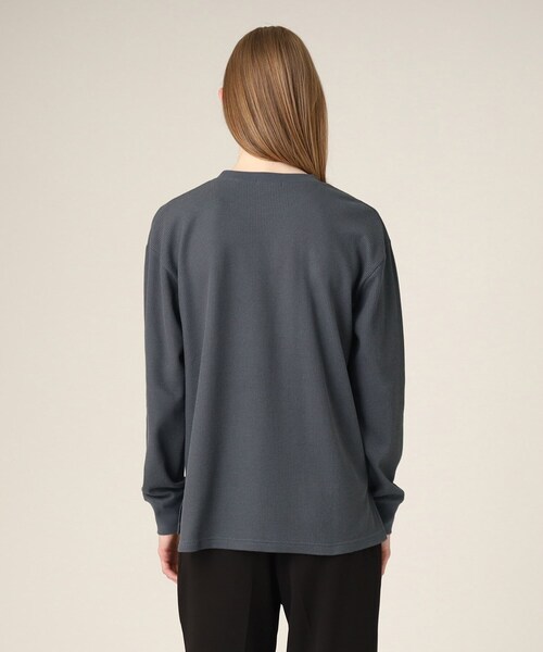 tk.TAKEO KIKUCHI（ティーケータケオキクチ）の「◆【WEB限定】ワッフルクルーネック＆タートルネックカットソー（Tシャツ/カットソー・メンズ・チャコールグレー/ブラック/ホワイト系1/ブルー系その他2/ブルー系その他/チャコール/ブラック系/ホワイト・01/02/03）」の10枚目の写真