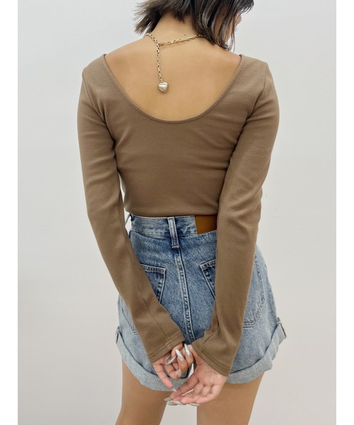 EVRIS（エヴリス）の「【WEB限定】バックオープンリブトップス（Tシャツ/カットソー・レディース・ホワイト/ピンク/モカ/ブラック・FREE）」の3枚目の写真