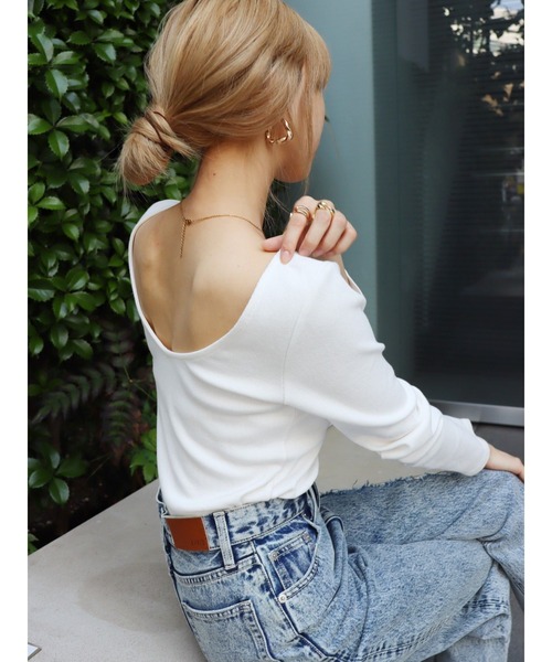 EVRIS（エヴリス）の「【WEB限定】バックオープンリブトップス（Tシャツ/カットソー・レディース・ホワイト/ピンク/モカ/ブラック・FREE）」の6枚目の写真