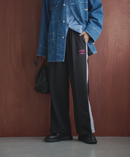 UMBRO（アンブロ）の「UMBRO（アンブロ）別注トラックパンツ（その他パンツ・レディース・ブラック/ダークグリーン/ネイビー・M/L）」の2枚目の写真