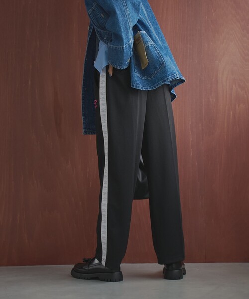 UMBRO（アンブロ）の「UMBRO（アンブロ）別注トラックパンツ（その他パンツ・レディース・ブラック/ダークグリーン/ネイビー・M/L）」の6枚目の写真