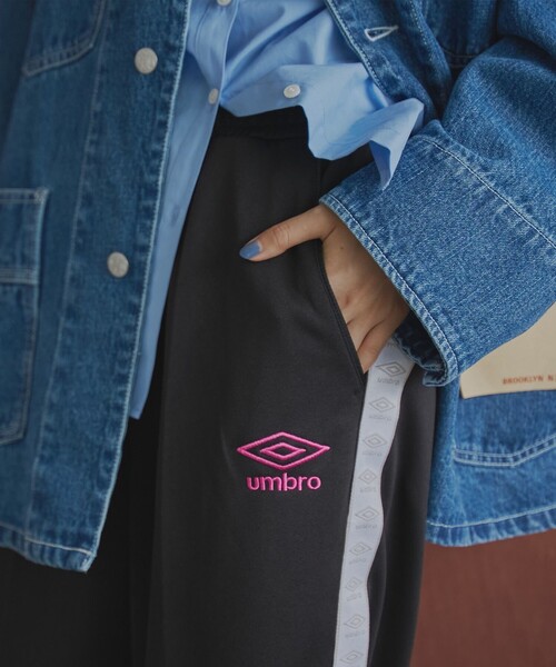 UMBRO（アンブロ）の「UMBRO（アンブロ）別注トラックパンツ（その他パンツ・レディース・ブラック/ダークグリーン/ネイビー・M/L）」の7枚目の写真