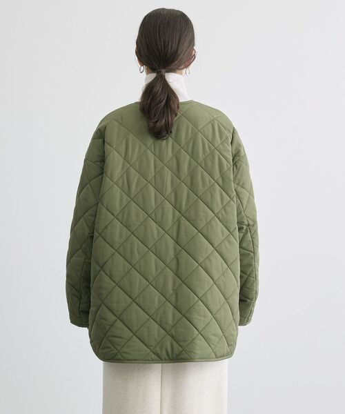 AMERICAN HOLIC（アメリカンホリック）の「軽ポカリバーシブルキルティングコート（ノーカラージャケット・レディース・アイボリー/カーキ/ブラック・L/M）」の18枚目の写真