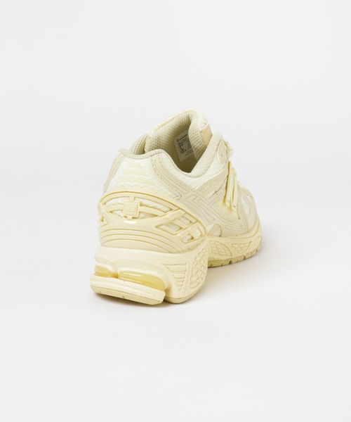 NEW BALANCE（ニューバランス）の「NEW BALANCE　1906R（スニーカー・レディース・オフホワイト・24/24.5/23.5）」の5枚目の写真