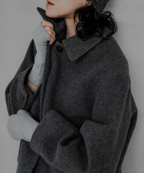 William Brunton Hand Knits（ウィリアム ブラントン ハンド ニット）の「William Brunton Hand Knits　cable Wristwarmers（手袋・レディース・ライトグレー/ロイヤルブルー/オートミール・-）」の6枚目の写真