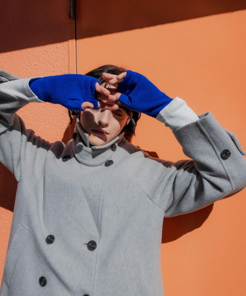 William Brunton Hand Knits（ウィリアム ブラントン ハンド ニット）の「William Brunton Hand Knits　cable Wristwarmers（手袋・レディース・ライトグレー/ロイヤルブルー/オートミール・-）」の15枚目の写真