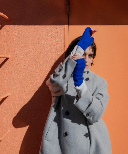 William Brunton Hand Knits（ウィリアム ブラントン ハンド ニット）の「William Brunton Hand Knits　cable Wristwarmers（手袋・レディース・ライトグレー/ロイヤルブルー/オートミール・-）」の16枚目の写真