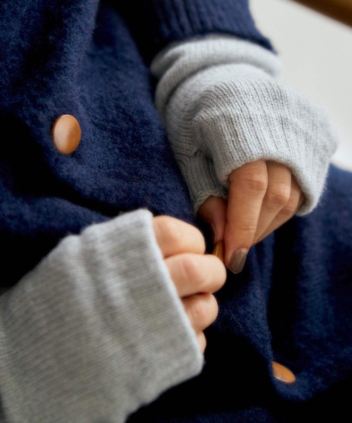 William Brunton Hand Knits（ウィリアム ブラントン ハンド ニット）の「William Brunton Hand Knits　cable Wristwarmers（手袋・レディース・ライトグレー/ロイヤルブルー/オートミール・-）」の20枚目の写真