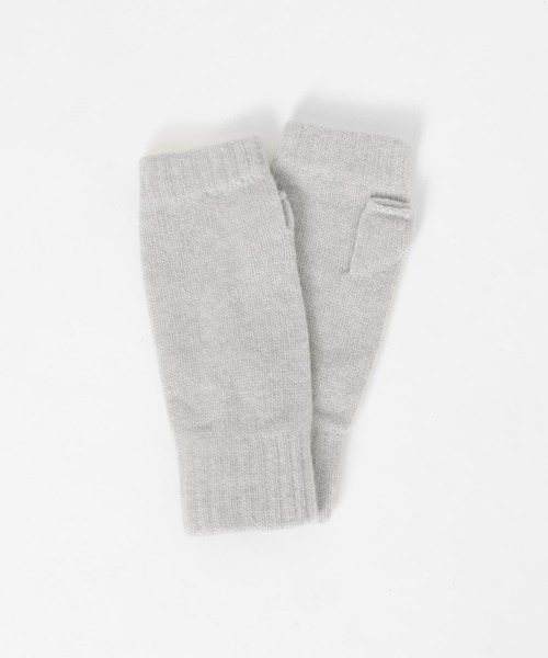 William Brunton Hand Knits（ウィリアム ブラントン ハンド ニット）の「William Brunton Hand Knits　cable Wristwarmers（手袋・レディース・ライトグレー/ロイヤルブルー/オートミール・-）」の21枚目の写真