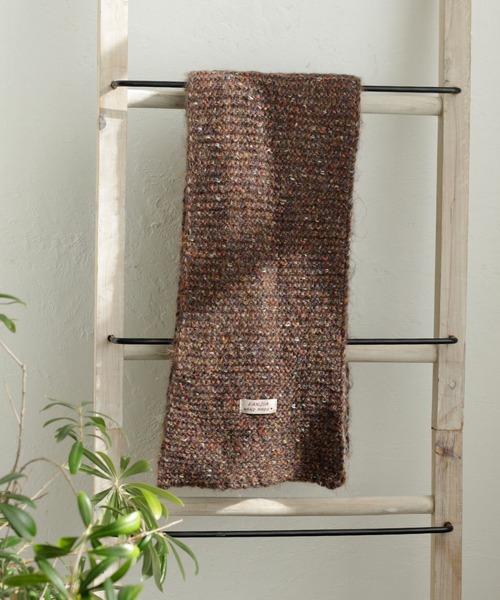 VitaFelice（ヴィータフェリーチェ）の「ミックスヤーンデザイン　バルキーストールニットマフラー（マフラー・レディース・アイボリー/グレー/ブラウン/グリーン/レッド/ネイビー/イエロー・FREE）」の11枚目の写真