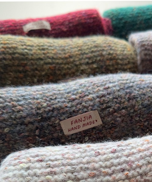 VitaFelice（ヴィータフェリーチェ）の「ミックスヤーンデザイン　バルキーストールニットマフラー（マフラー・レディース・アイボリー/グレー/ブラウン/グリーン/レッド/ネイビー/イエロー・FREE）」の8枚目の写真