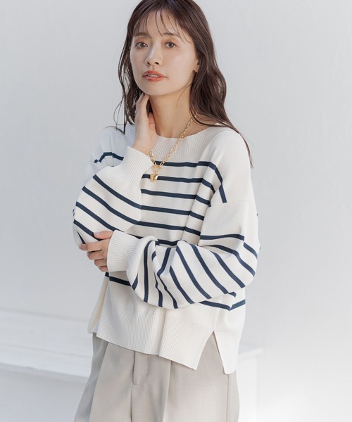 mysty woman(ミスティウーマン)の「ボーダーボートネックプルオーバー 288615(ニット/セーター・レディース・オフホワイト/グレイッシュベージュ/ネイビー・FREE)」の7枚目の写真