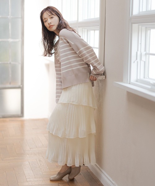 mysty woman(ミスティウーマン)の「ボーダーボートネックプルオーバー 288615(ニット/セーター・レディース・オフホワイト/グレイッシュベージュ/ネイビー・FREE)」の9枚目の写真