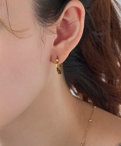 Phoebe(フィービィー)の「【金属アレルギー対応】ストレートワンタッチフープピアス/サージカルステンレス(ピアス(両耳用)・レディース・ゴールド系2/ゴールド系3/ゴールド系1/シルバー系2/シルバー系1・FREE)」の7枚目の写真