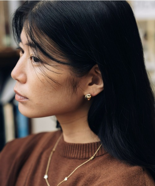 Nothing And Others(ナッシングアンドアザーズ)の「「Nothing And Others × Mami Ishioka Collection」Asymmetry Polygon Pierce(ピアス(両耳用)・レディース・ゴールド・FREE)」の5枚目の写真